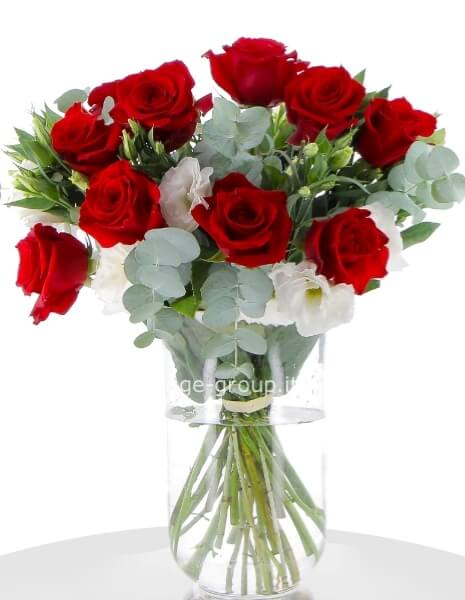 Bouquet di rose e fiori bianchi