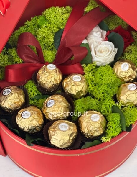 Scatola muschio e rose stabilizzate con cioccolatini 