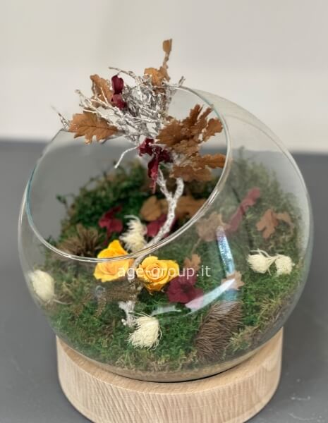 Centrotavola con muschio,Stabilizzato , rose , rami 