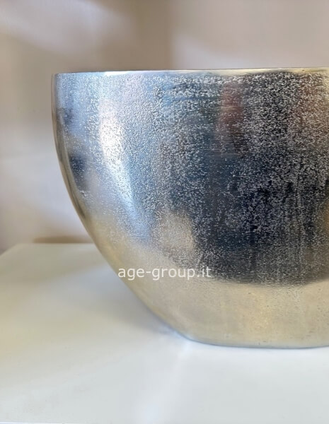 Vaso di ferro fatto a mano 