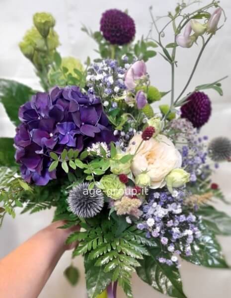 Bouquet di ortensie e fiori di campo 